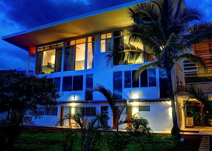Moana Surf Hotel *